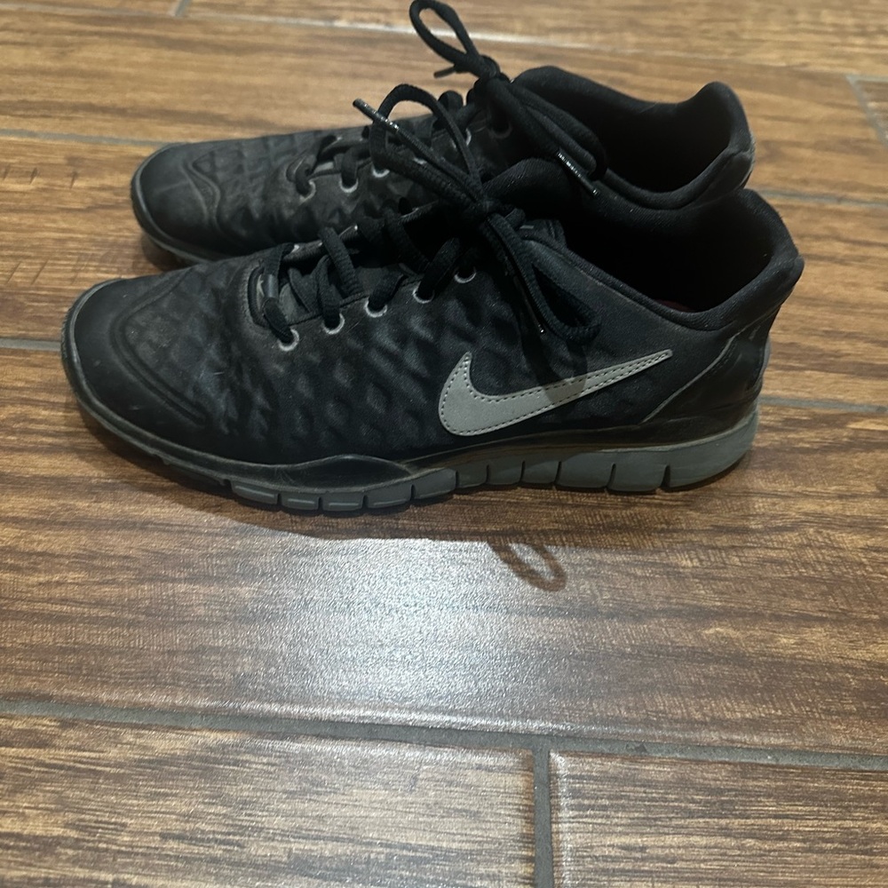 Women’s Nike Tennis shoes size 8